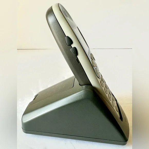 Polycom Spectralink 602x Wireless Digital Phone w/ Battery Charging Base Handset